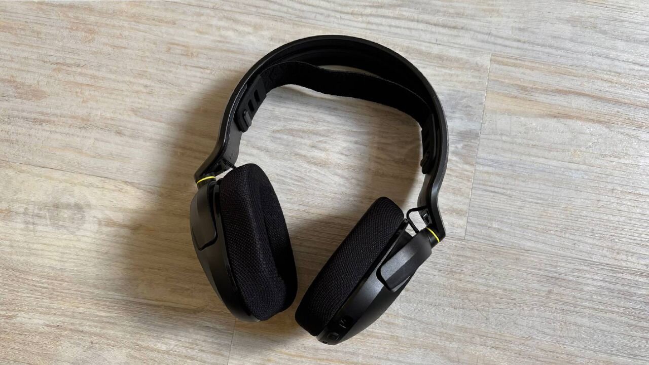 The Corsair HS35 v3 wireless headset strips back a gaming headset to exactly what matters: premium quality at a reasonable price
