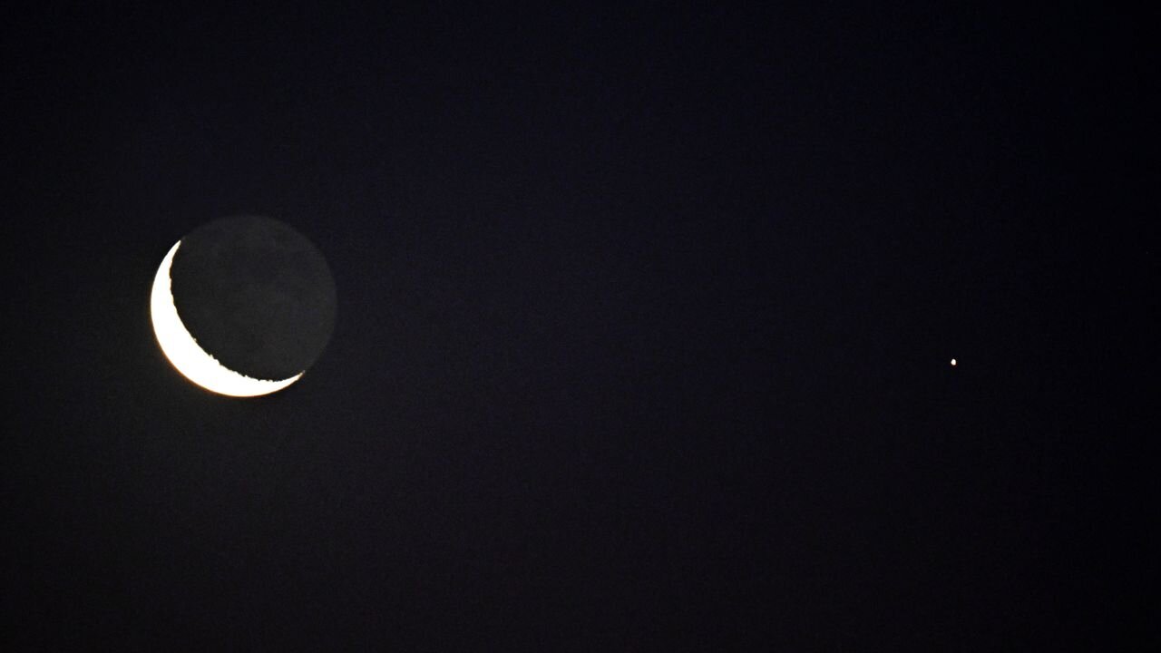 Don't miss the crescent moon shine close to the red light of Mars before dawn on Aug. 9