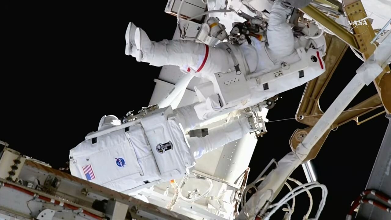 Watch 2 astronauts replace failed ISS antenna during spacewalk today