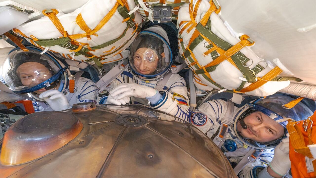 NASA astronaut, 2 cosmonauts return to Earth after 241 days on space station