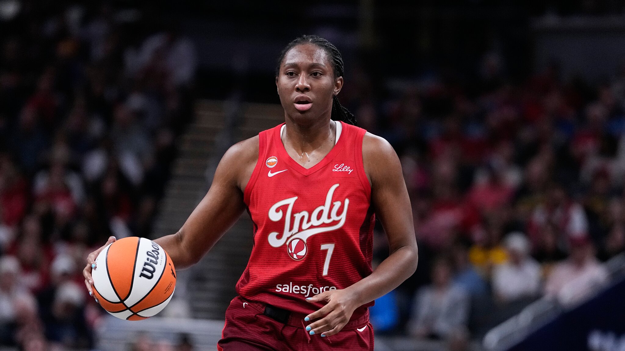 Fever star Aliyah Boston leaves game vs. Storm early after apparent knee injury