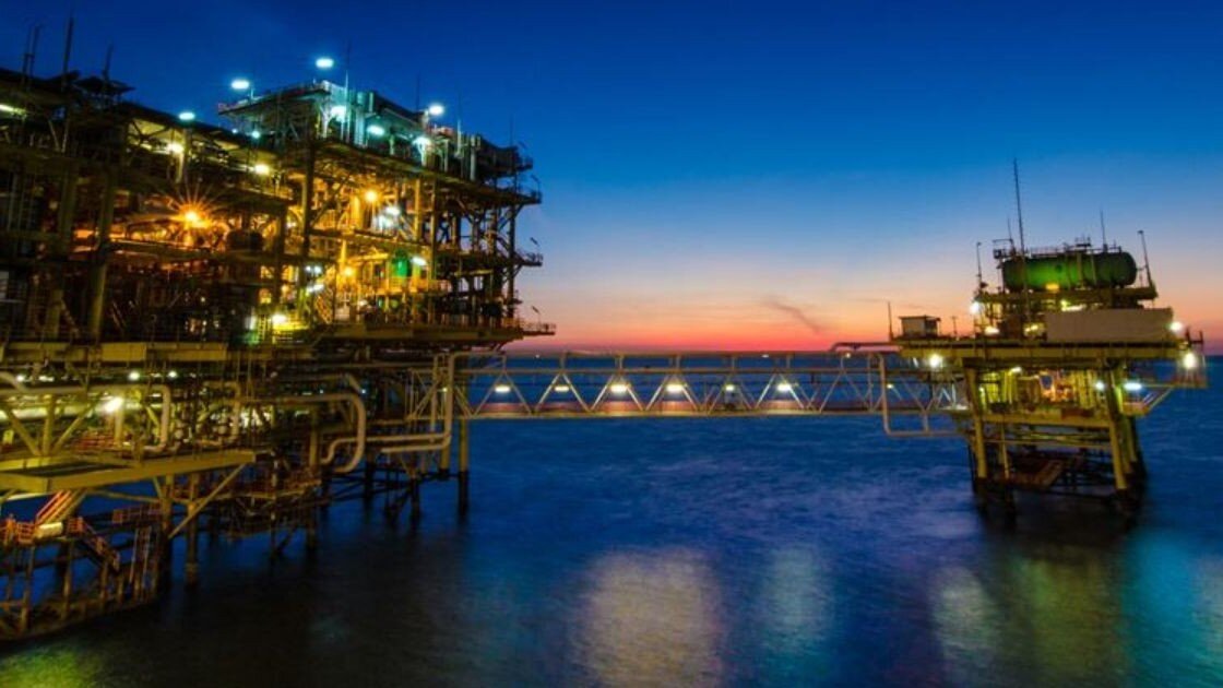 Big Oil Companies Report Record Profits Amid High Oil Prices