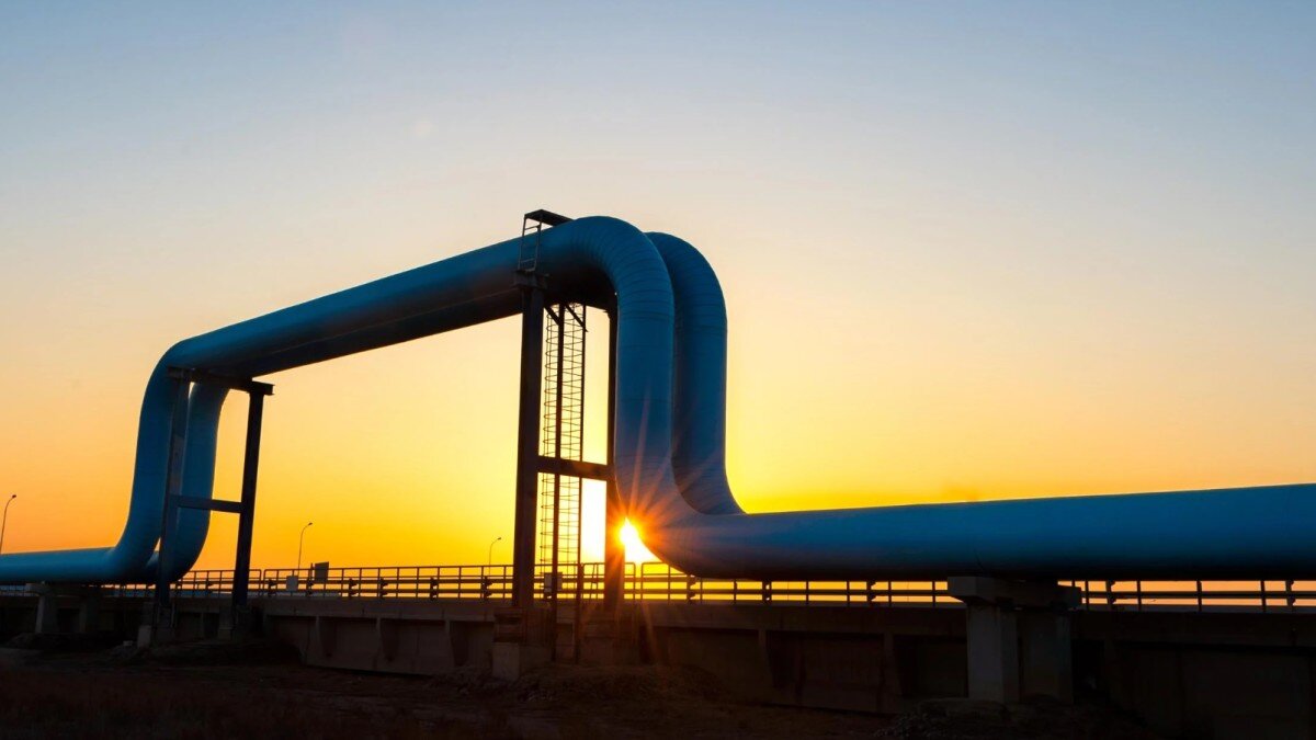 U.S. Crude Stocks Barely Budge as Gasoline Inventories Fall