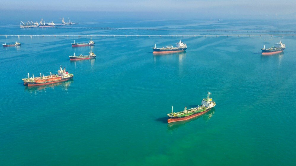 Shipping Through Hormuz Drops Sharply as Tensions Rise