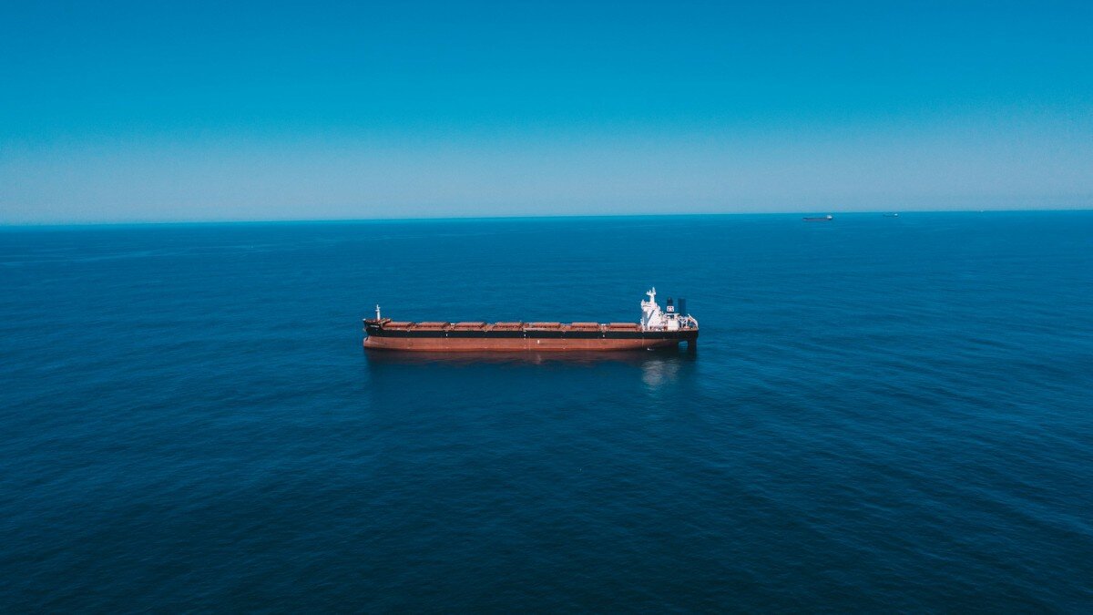Hormuz Tanker Traffic Drops Despite Recovery in Oil Flows