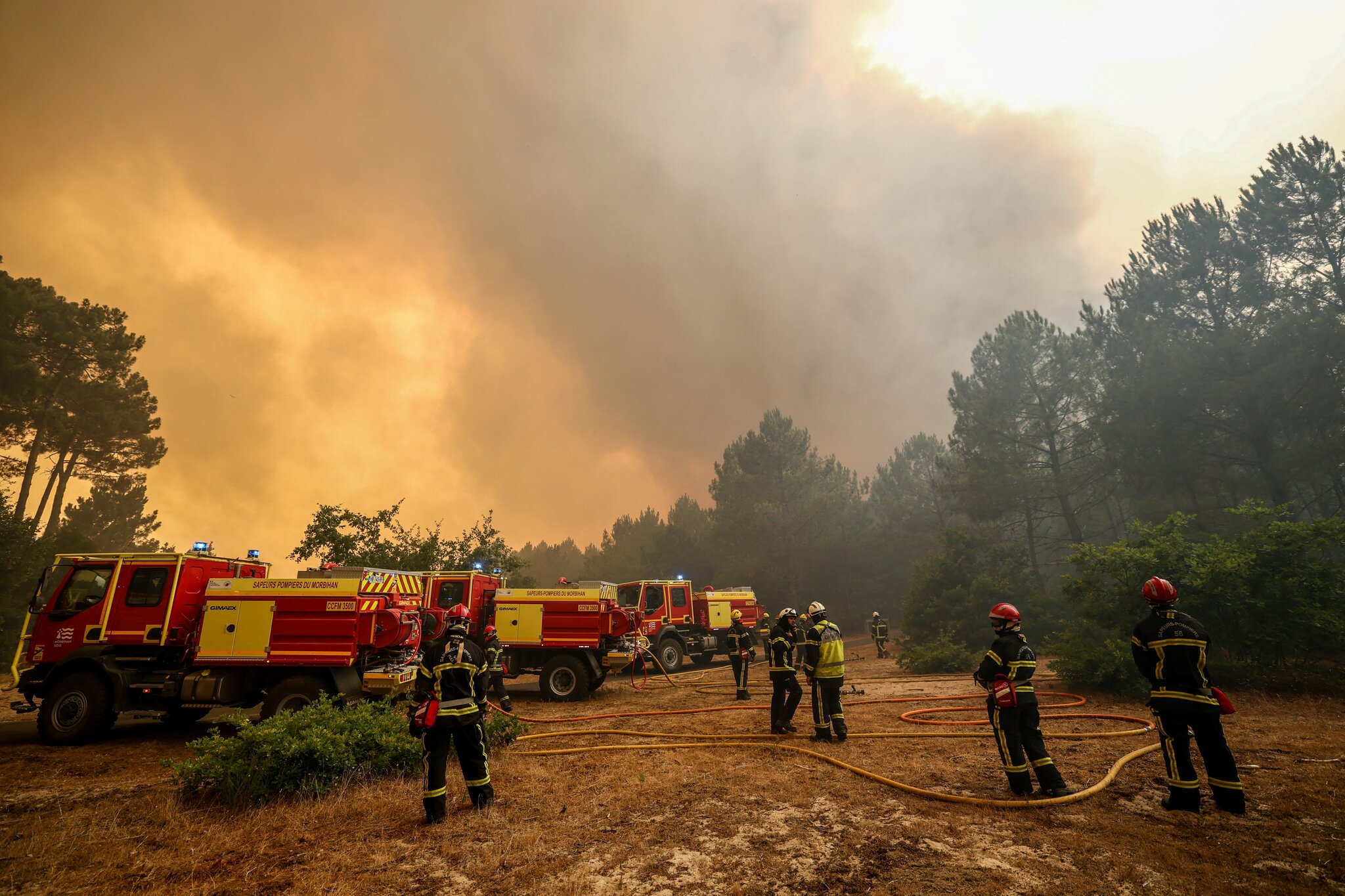 French wildfire created country's 1st recorded pyrocumulonimbus cloud, igniting more fires
