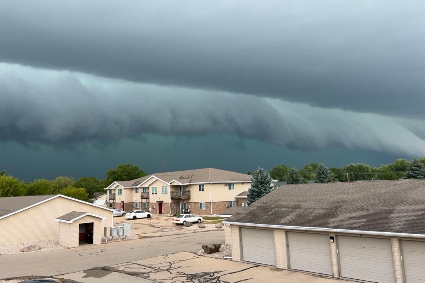 Wisconsin tornado causes extensive damage and cuts power to thousands of homes