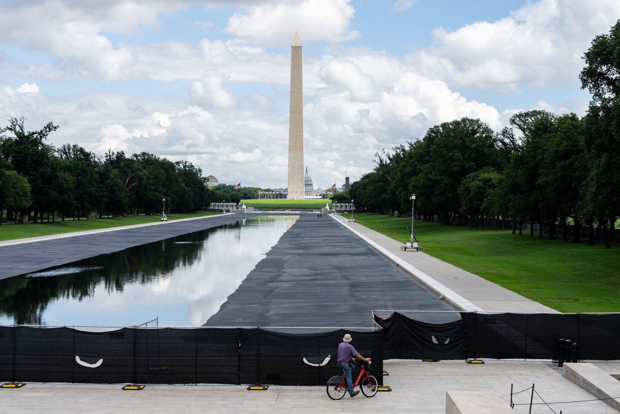 Trump pushes ahead on false claims Reflecting Pool was vandalized