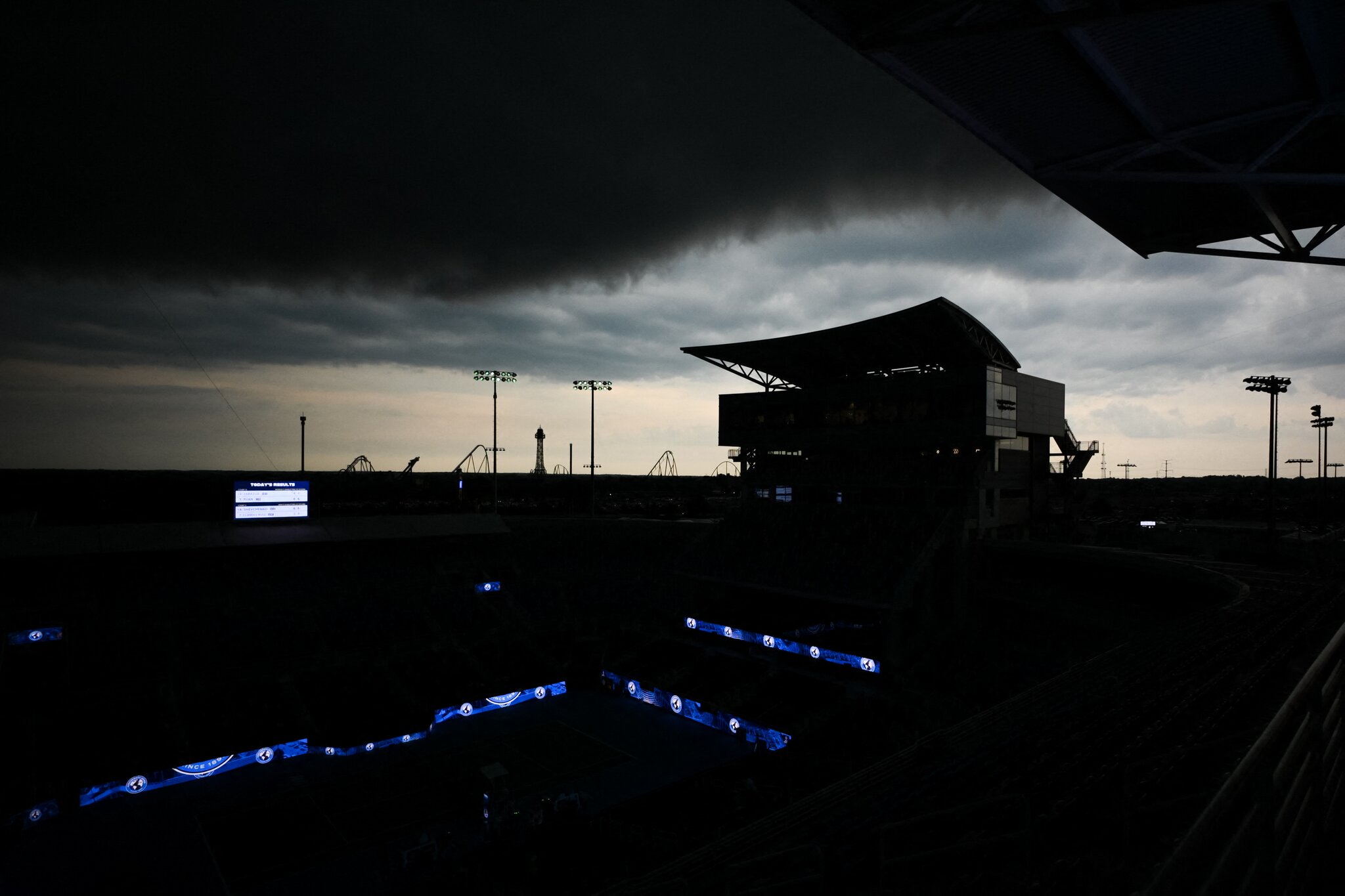 Severe weather pounds Illinois and Indiana, knocking out power as tornado sirens blare
