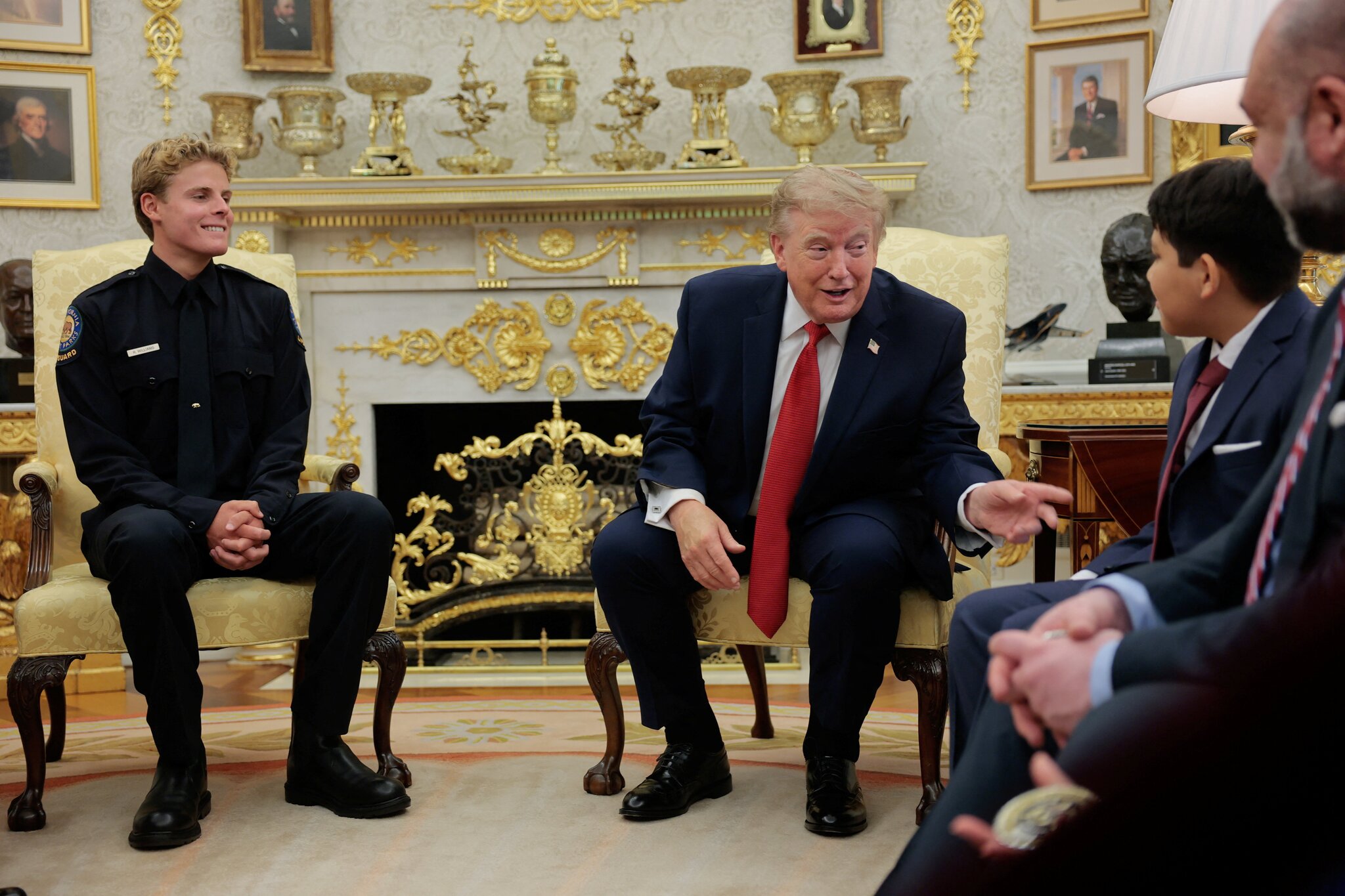 Trump meets with teen lifeguard who rescued child in California