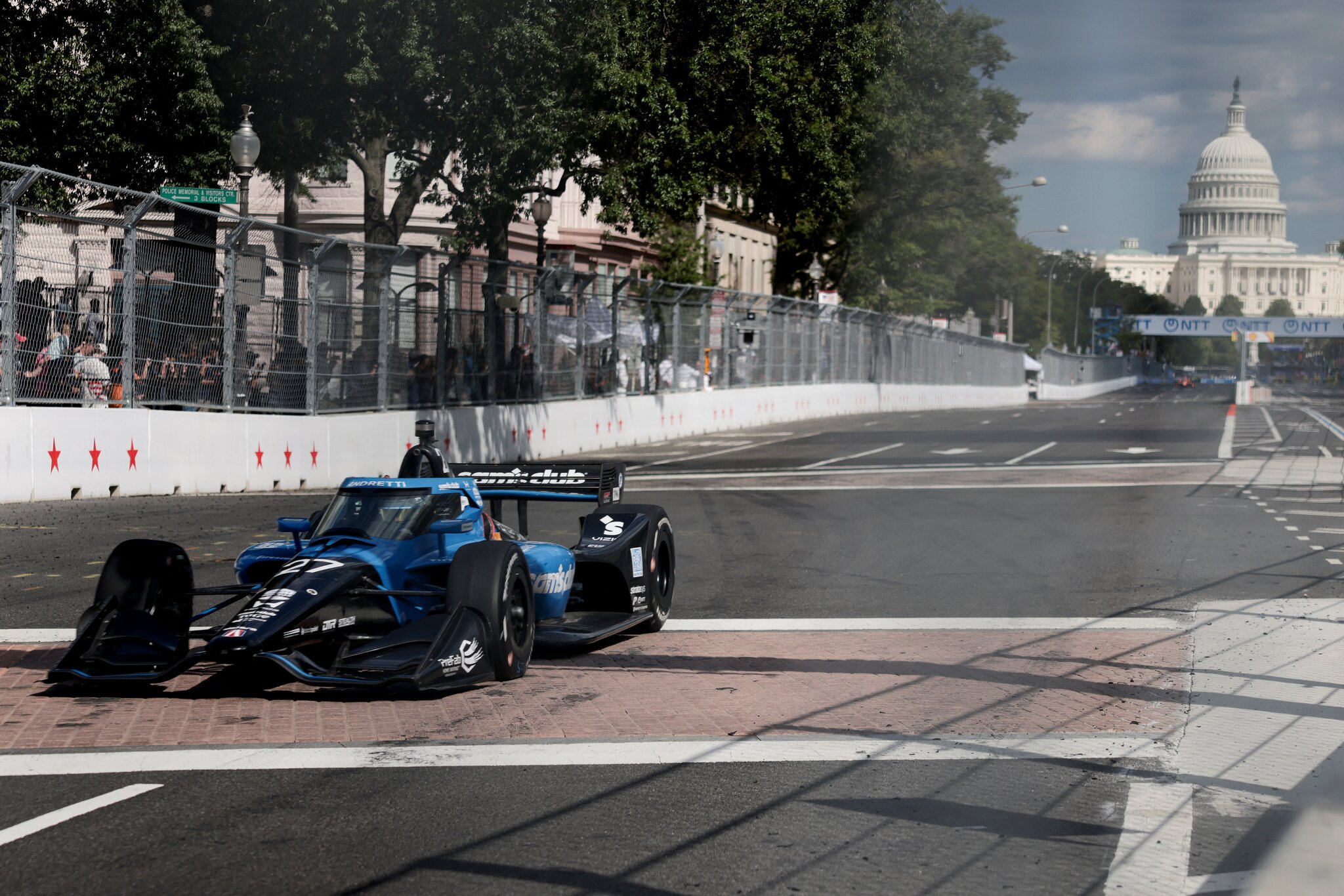 Trump waves the green flag to start the IndyCar race as racers zoom through Washington's streets