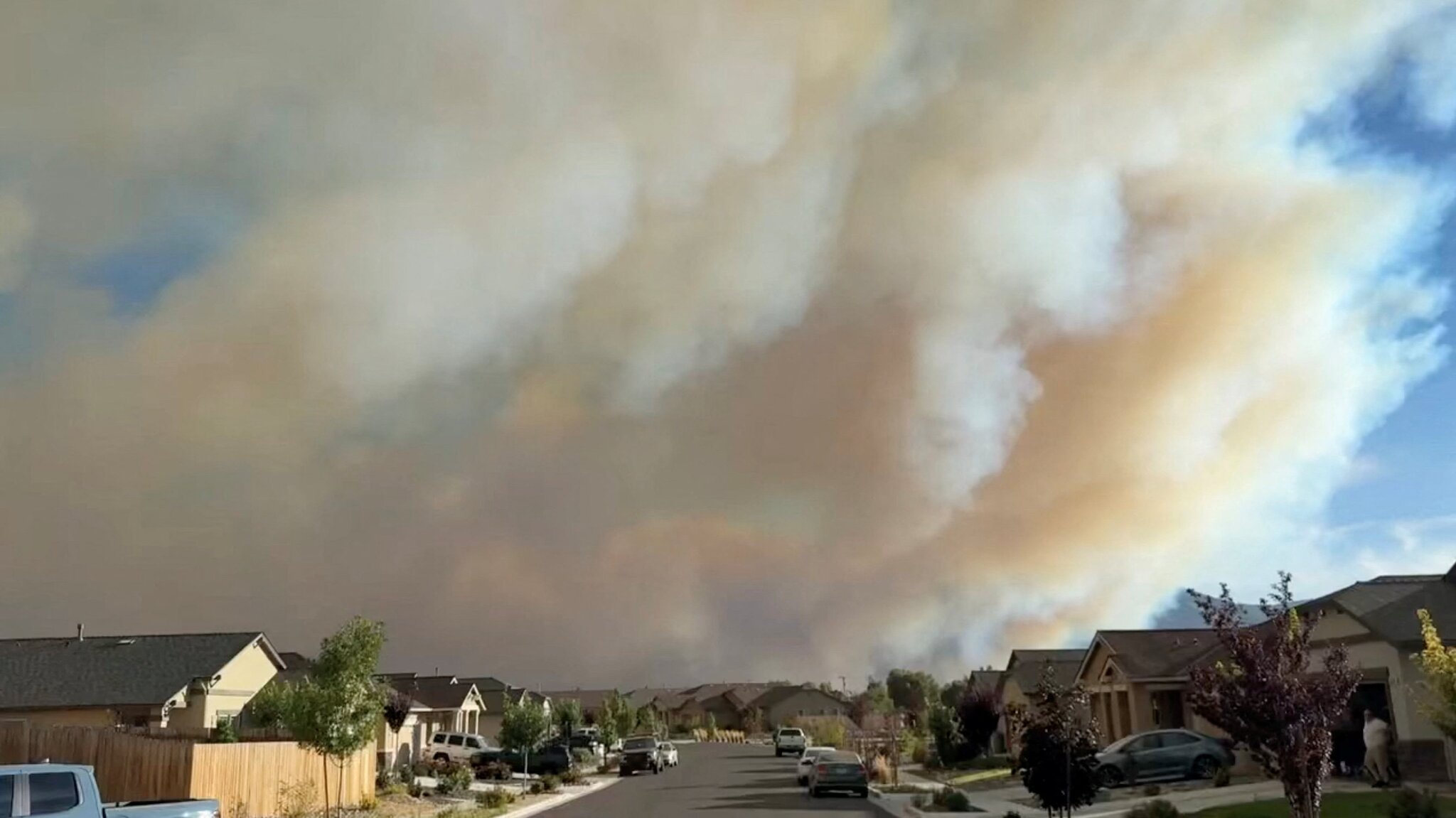 News Wrap: Wildfire forces evacuations near Reno