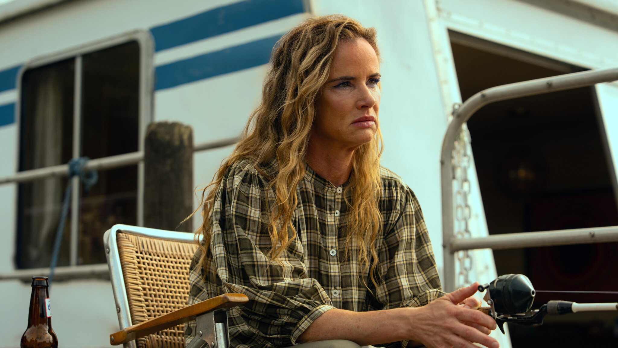 Juliette Lewis On If ‘Cape Fear’s Crystal Or Max Is “More Psychopathic,” Martin Scorsese’s Lasting Support & Season 2 Hopes: “We…