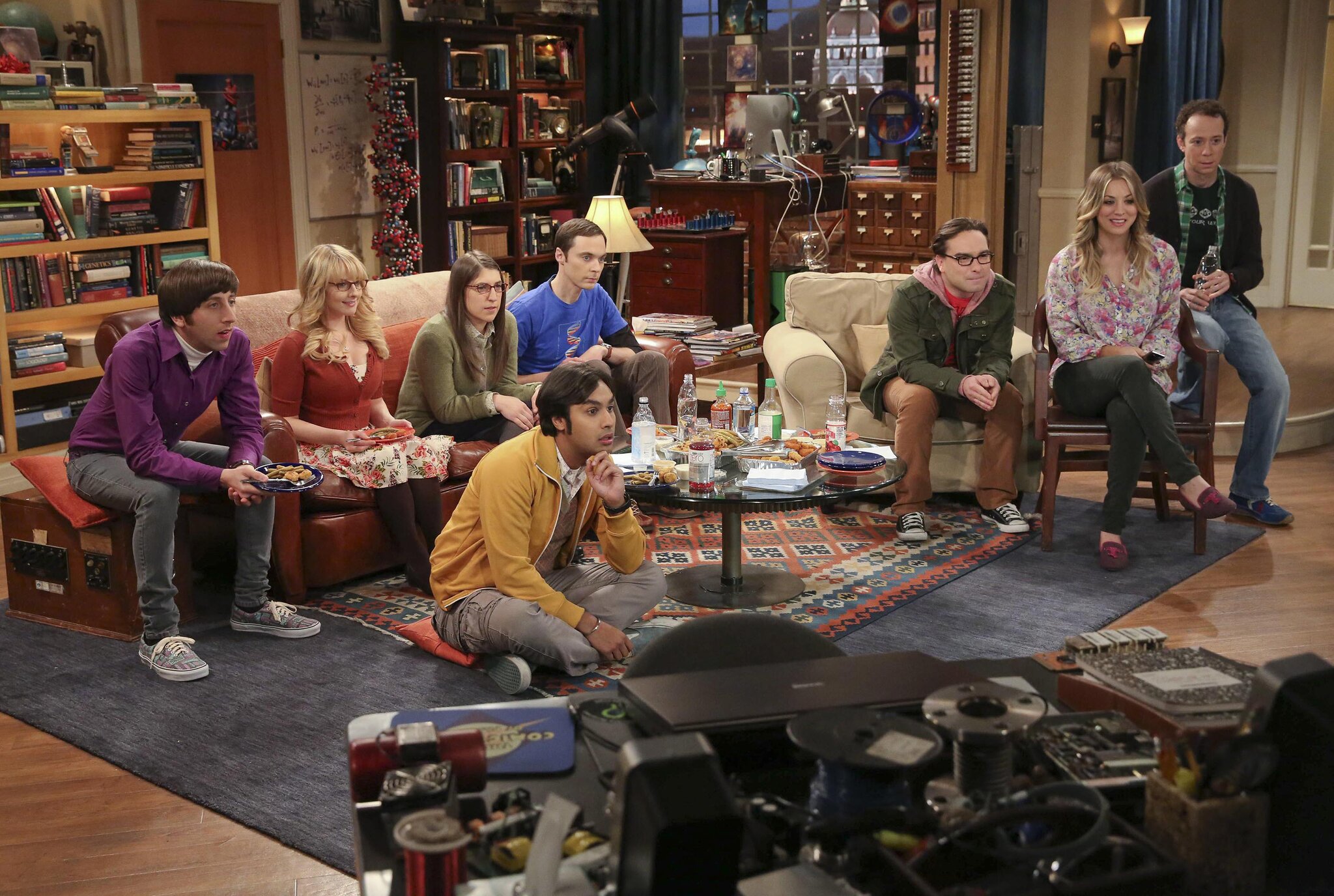 Stuart Fails To Save The Universe’ Creators On Episode 2 Surprise OG Star Return & “Breaking Up” Beloved ‘Big Bang Theory’ Couple