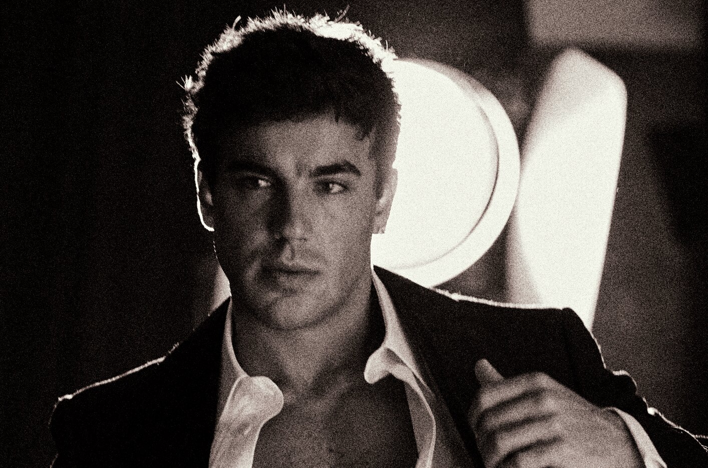 Impression Entertainment Signs ‘Desire’ Star Óscar Casas
