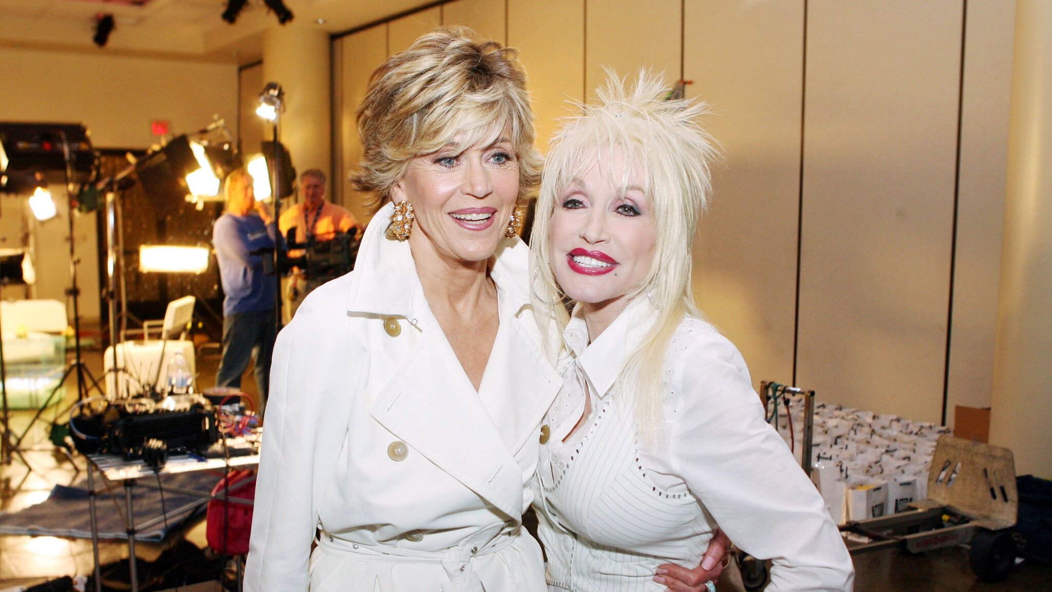 Jane Fonda Remembers ‘9 To 5’ Co-Star & “Loyal Friend” Dolly Parton: “I Never Knew Anyone Like Her