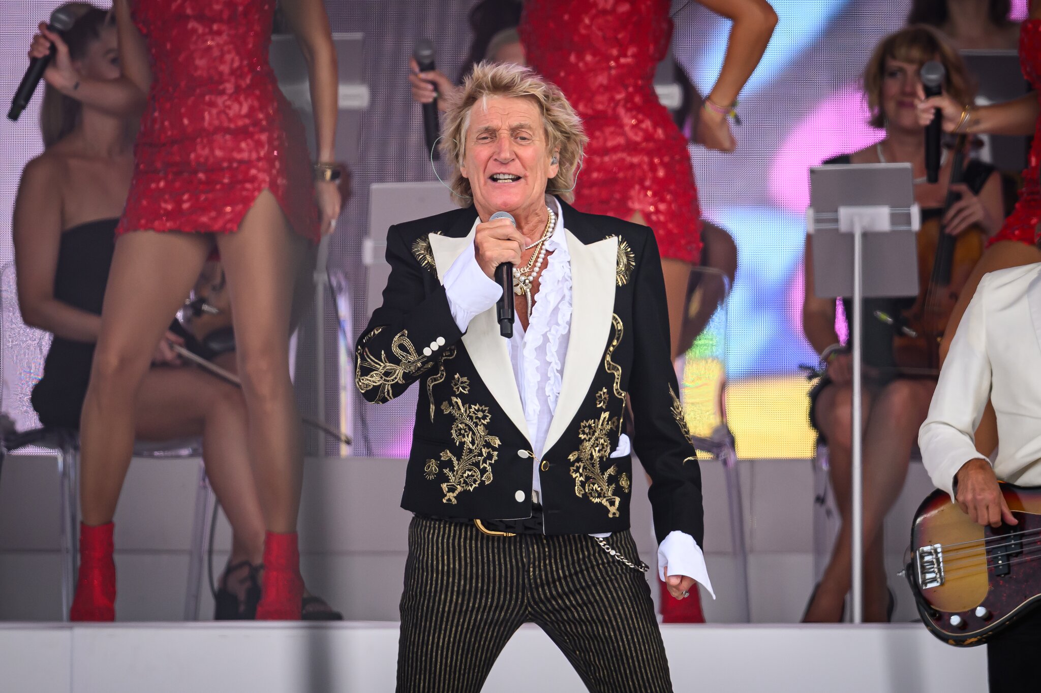Rod Stewart Cancels Month Worth Of Farewell Tour Concerts To Recover From Stent Procedure