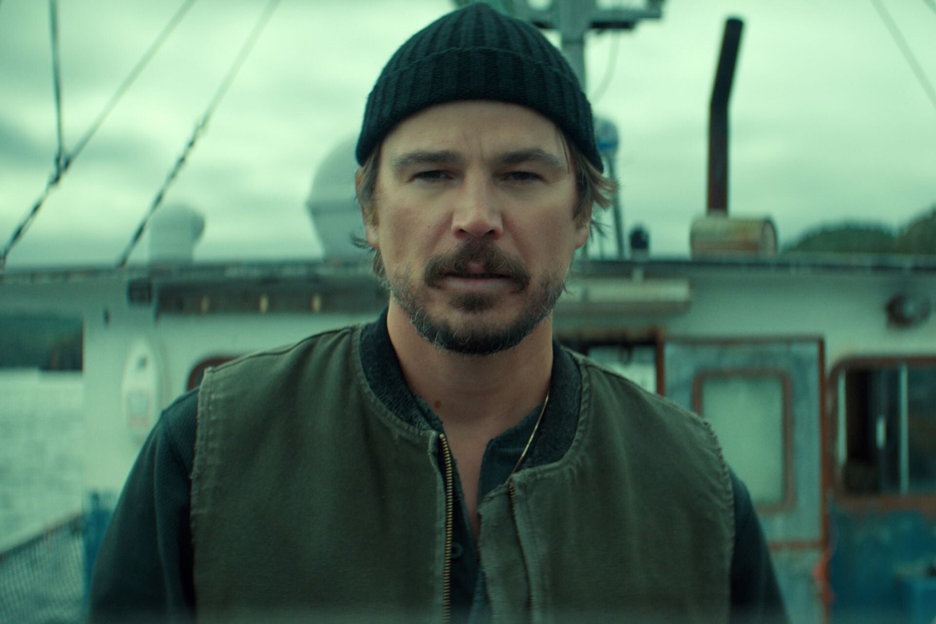 Josh Hartnett’s Accent Terrifies in Netflix’s ‘Jaws’-Inspired Series ‘Below