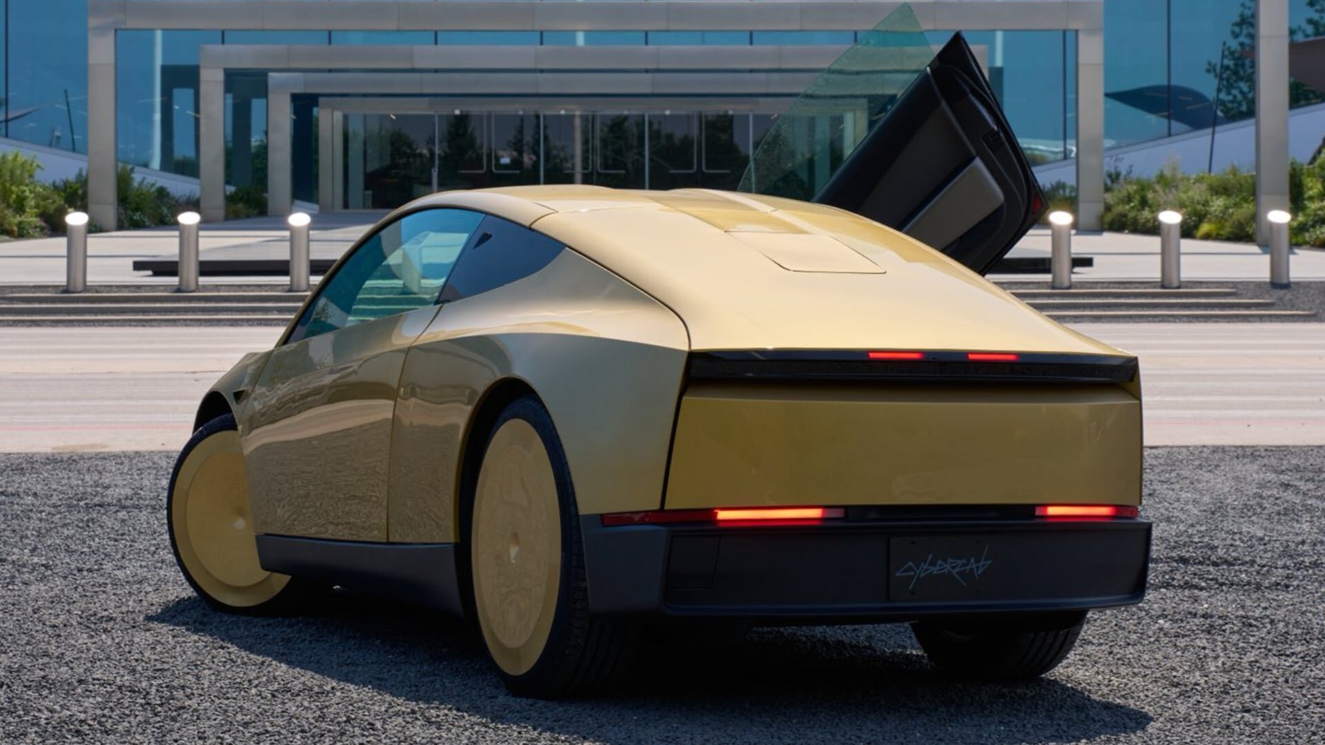 Tesla shows first Cybercab with built-in Starlink. Elon Musk explains why it needs one.
