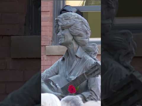 Fans mourn the passing of music legend Dolly Parton