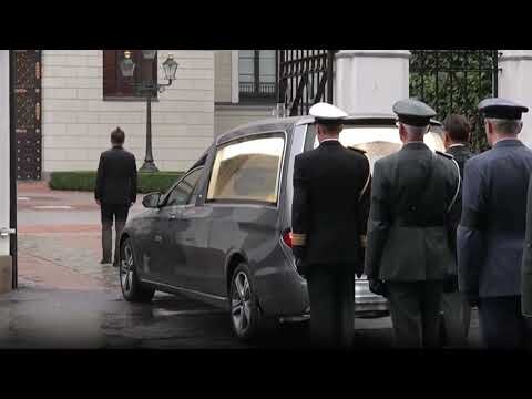 Norwegians line streets as King Harald's casket heads to palace
