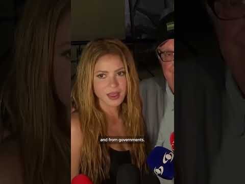 Shakira visits Colombia quake zone, pledges aid