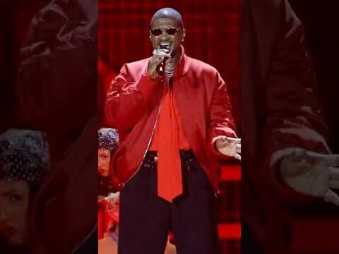Usher addresses fans' 'clone' rumors during tour