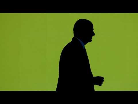 How would a FIFA no-confidence vote work to oust its president?