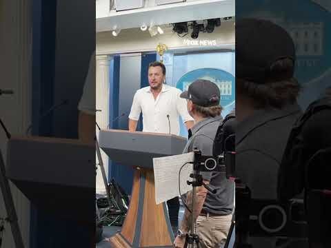 Luke Bryan, Jason Aldean take over White House briefing room #shorts