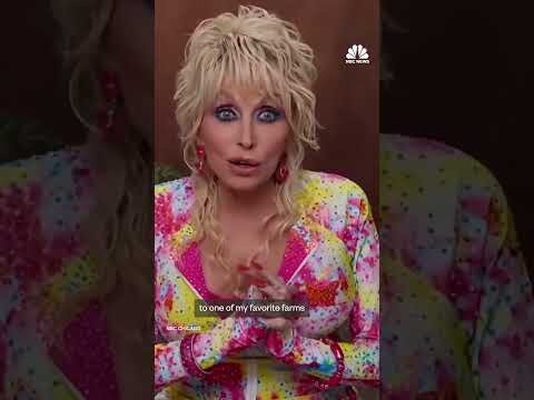 Dolly Parton-themed corn maze honors singer after her death