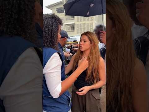 Shakira visits Colombia after deadly earthquake