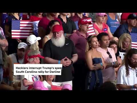 Hecklers disrupt Trump at South Carolina rally