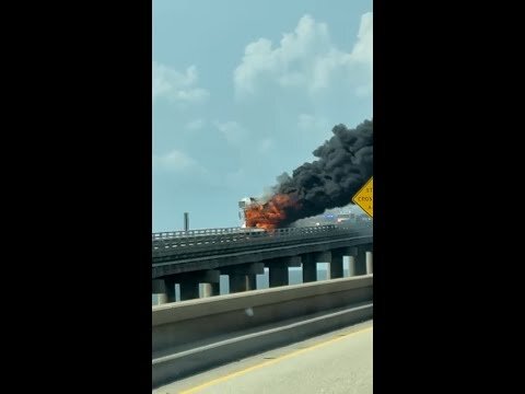 Video captures truck engulfed in flames in New Orleans
