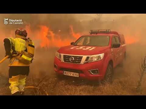 Spain firefighters confront intense flames in wildfire battle