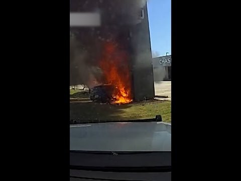 Texas officers pull suspect from a burning car