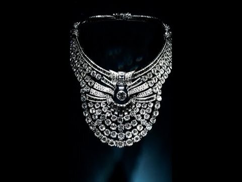 Thieves steal royal necklace from Vienna museum