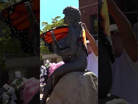 Fans honor Dolly Parton at her hometown statue