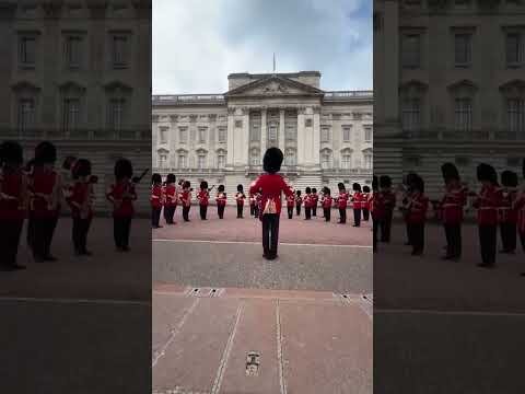 Buckingham Palace military band pay tribute to Dolly Parton