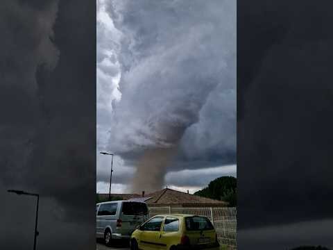 Video shows huge tornado over southern France