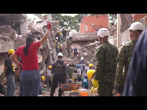 Digging for life in Colombia's quake zone
