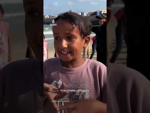 Hundreds of Palestinian children take part in swimming class on Gaza’s shore