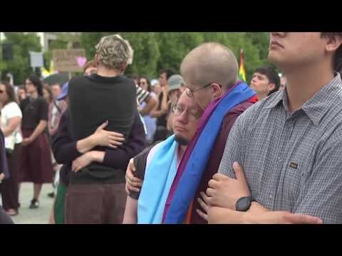 Thousands attend vigil after Berlin Pride attack