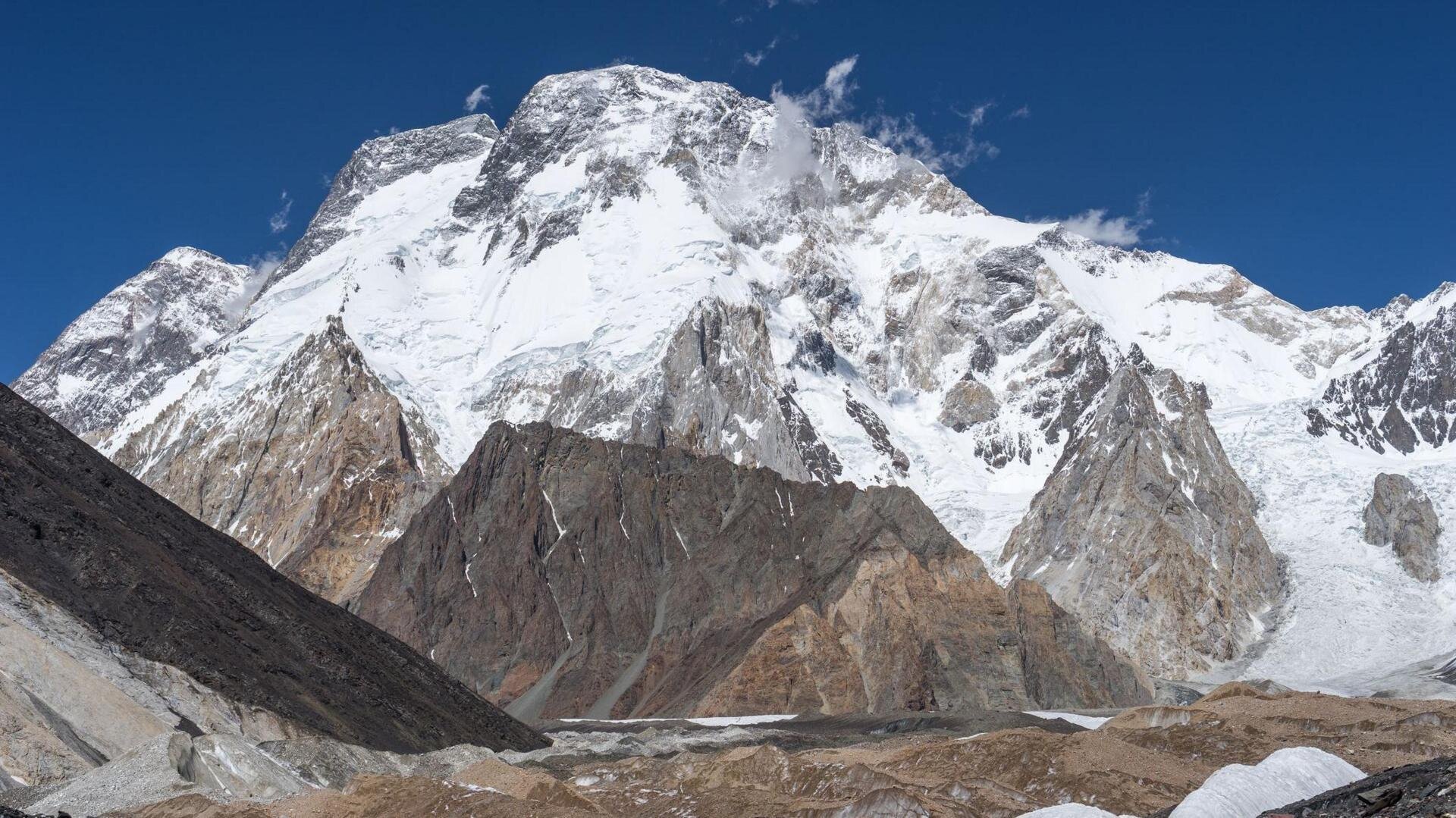 Body of US climber the latest recovered after Pakistan avalanche