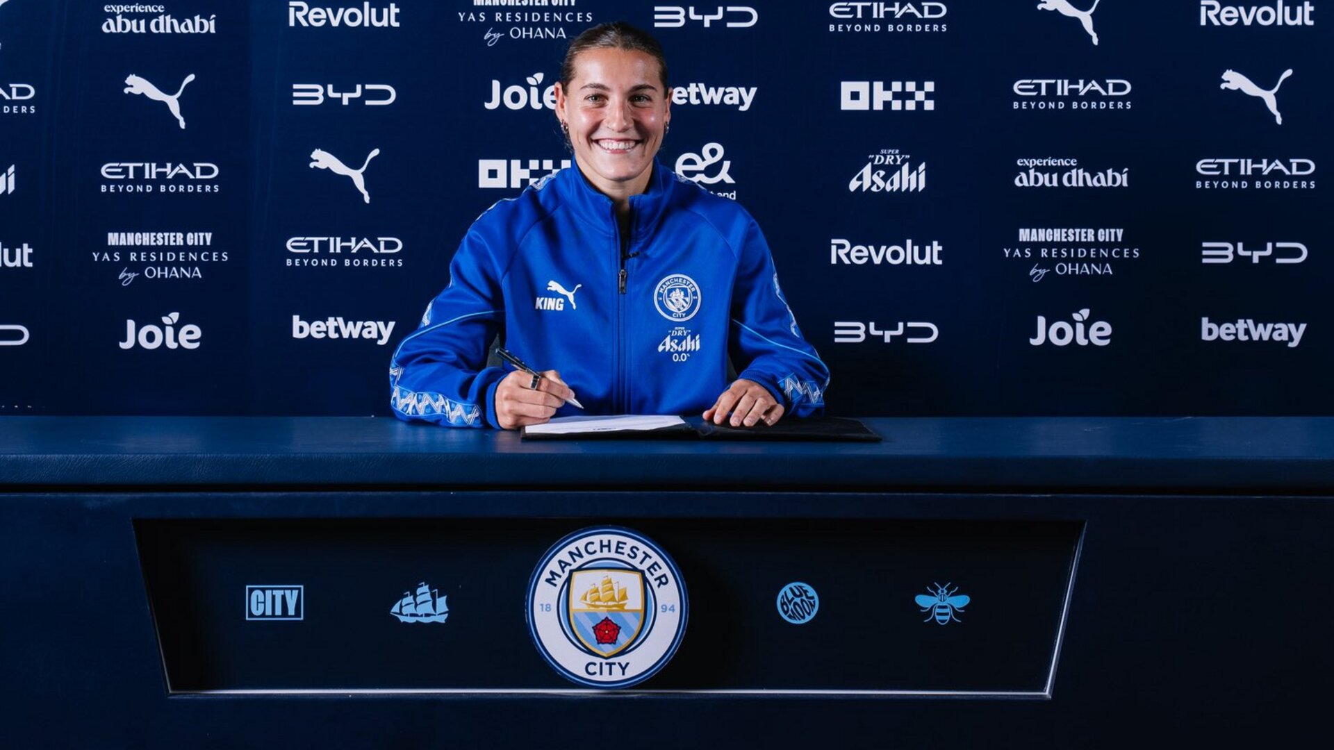 Germany's Wamser completes move to Man City