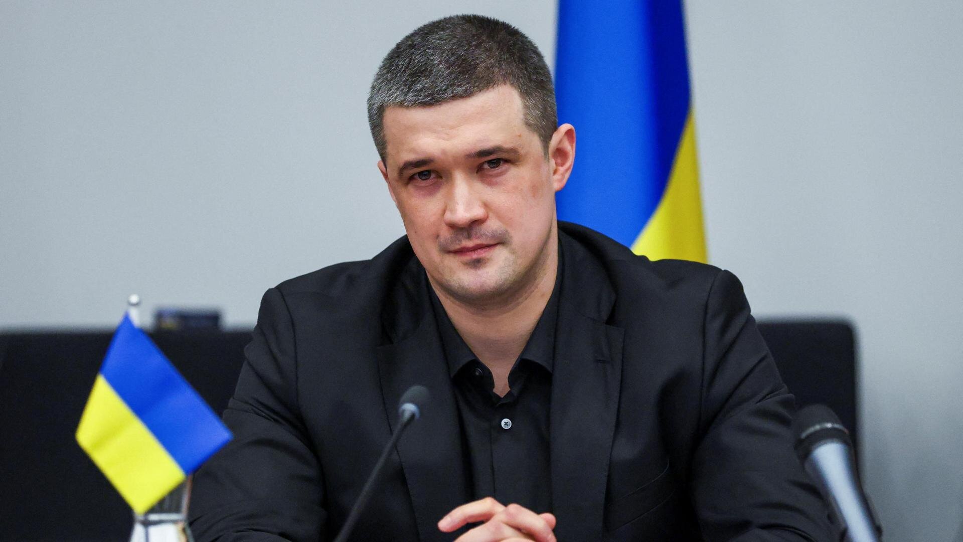 Sacked Ukrainian defence minister calls for presidential election