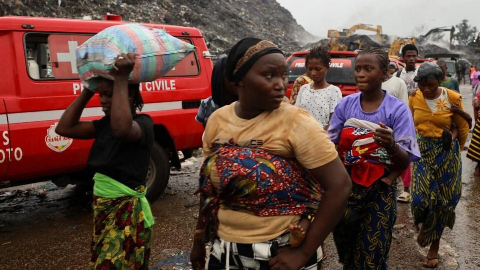Guinea rubbish landfill collapse kills 31