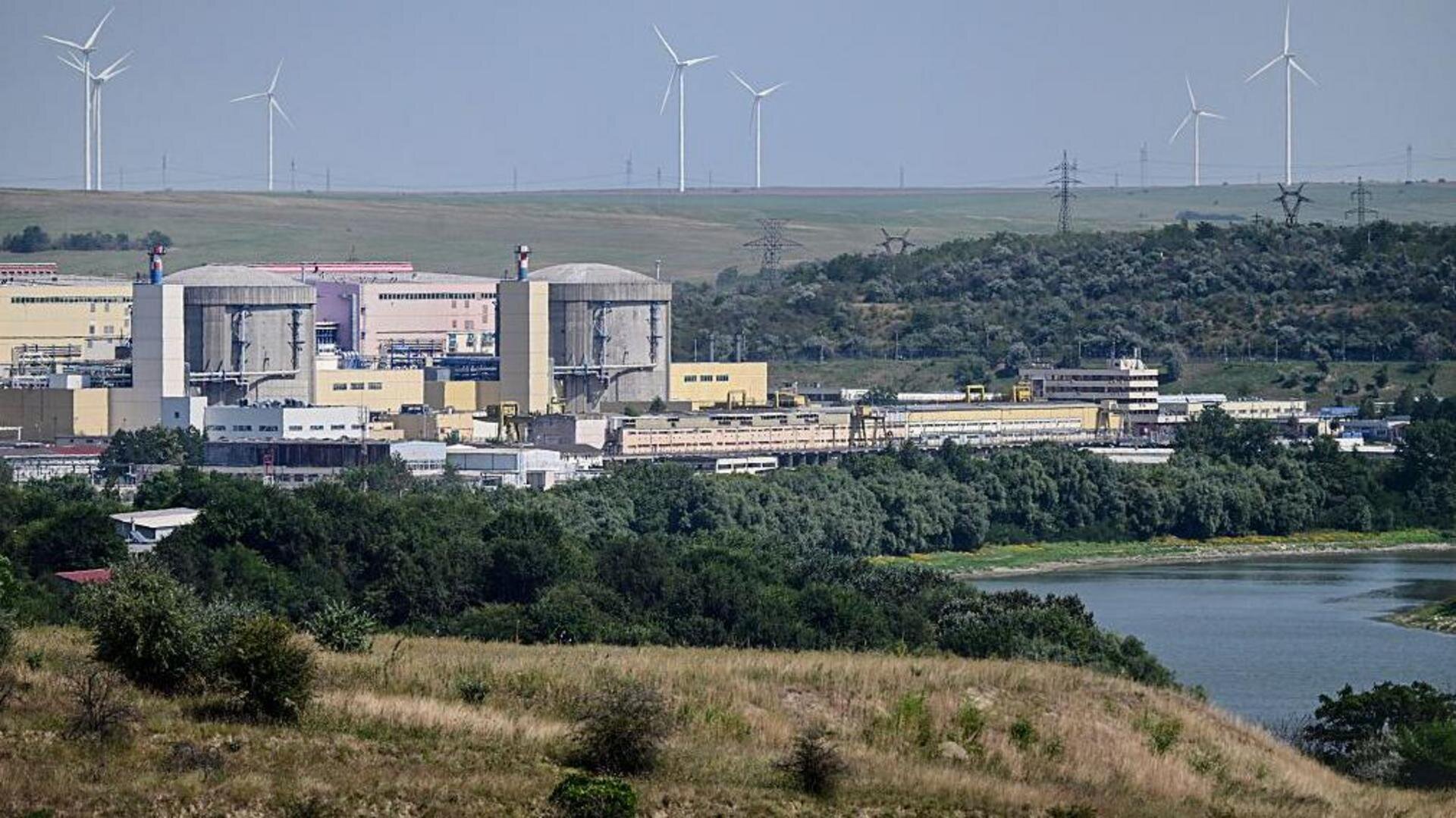 Romania shuts only nuclear plant as heat causes huge drop in Danube River level