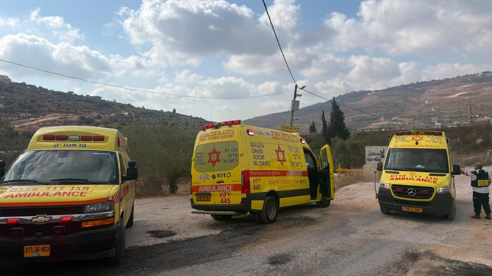 Four Palestinians and two Israelis killed in West Bank shooting