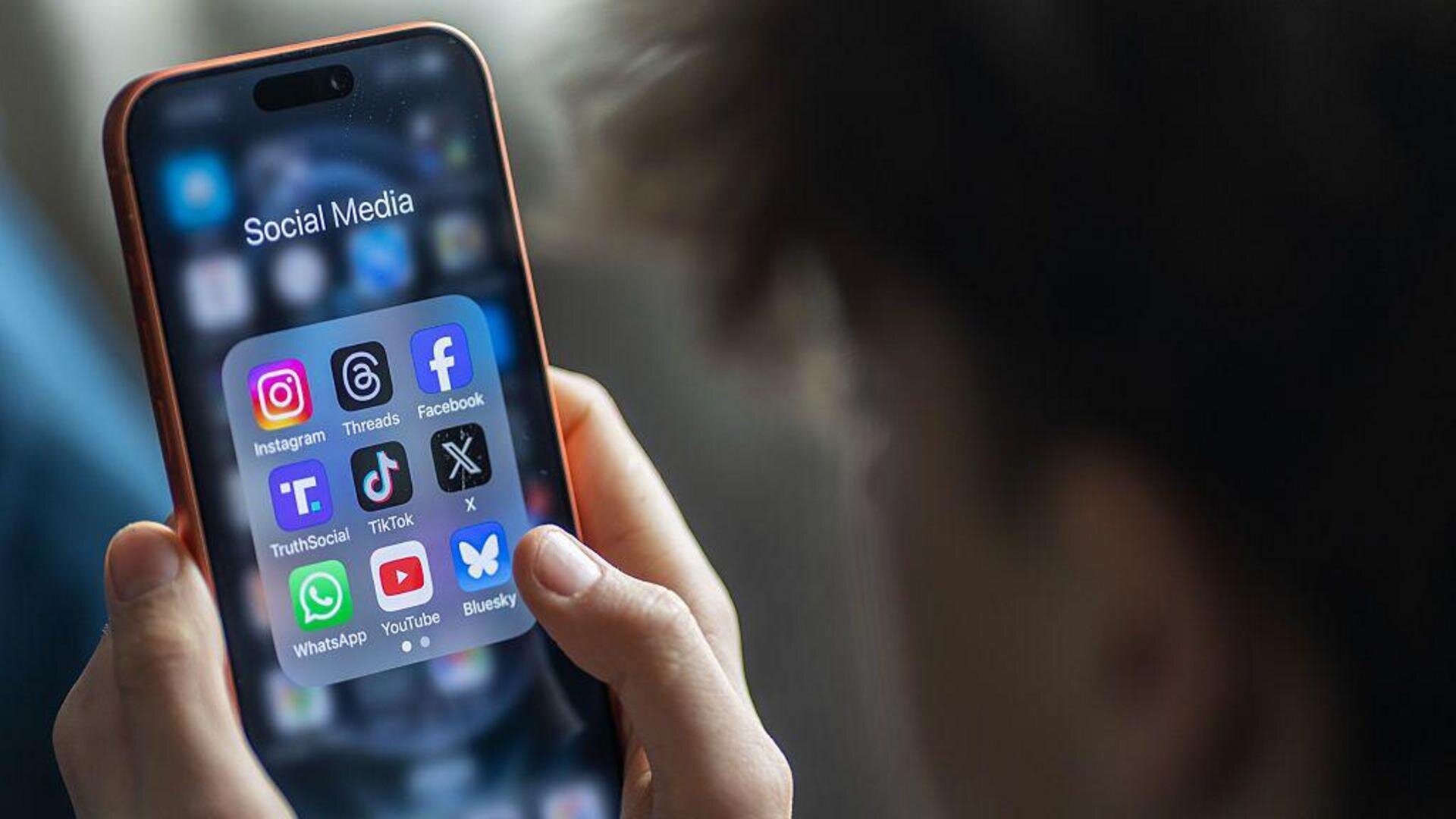 New Zealand to introduce bill for under-16s social media ban