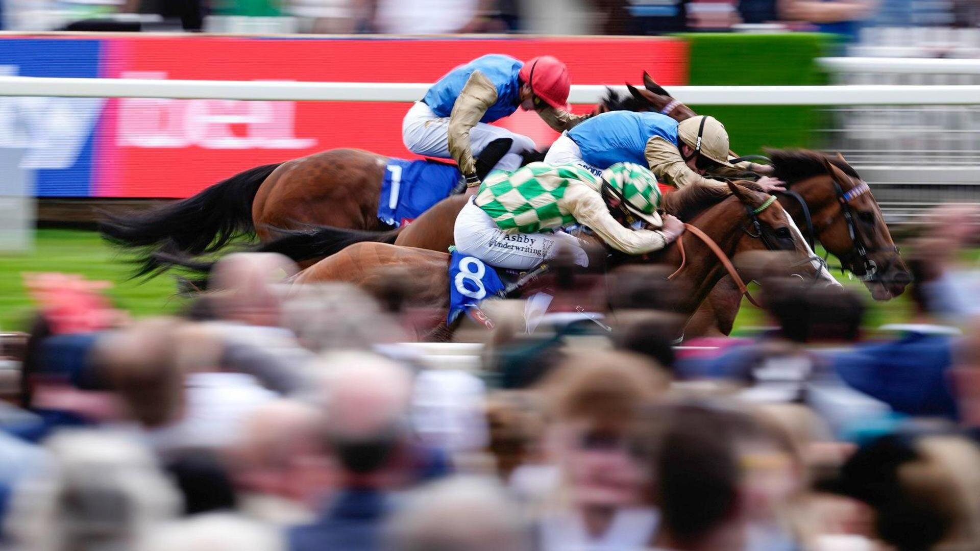 Daiquiri Bay wins Ebor in three-way sprint finish